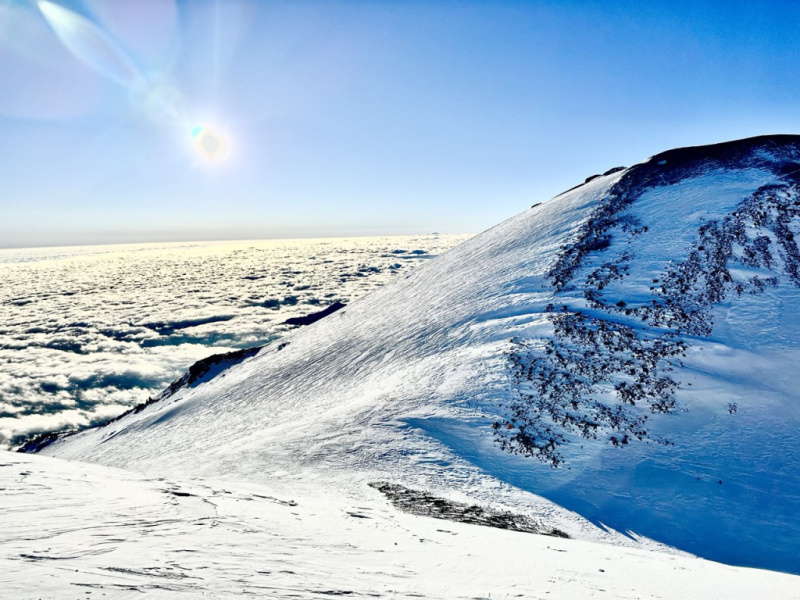 Эльбрус: путь наверх начинается не у подножия горы