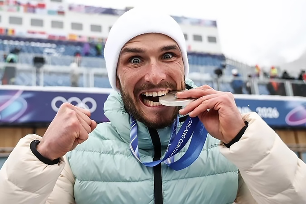 Многие спрашивают какого это выступать под нейтральным флагом - да это неприятно но ни один че.jpg