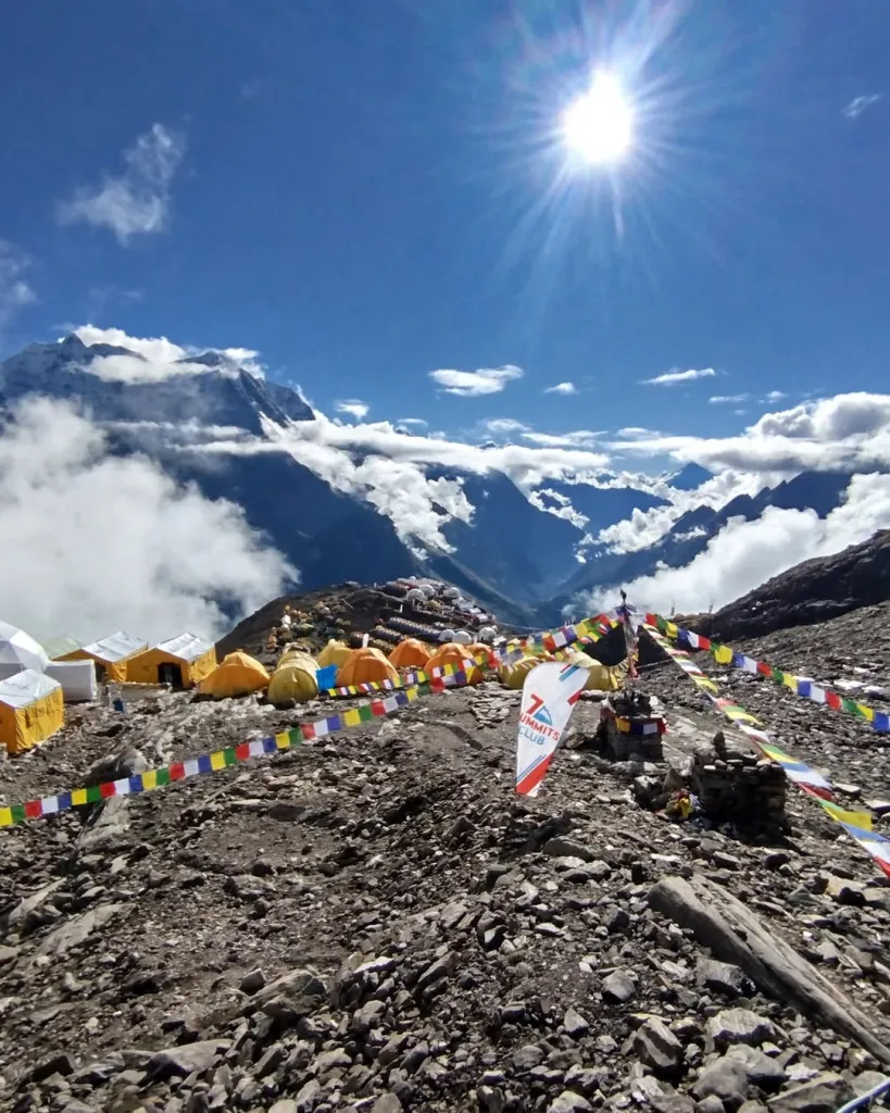 Солнце! Сегодня впервые открылся вид на гору из базового лагеря.t.me-PivcovTeam manaslu2025nep (1).jpg
